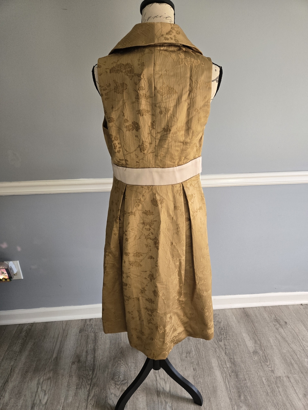 Sleeveless Gold and Cream V-Neck Wrap Dress - Picture 7 of 9
